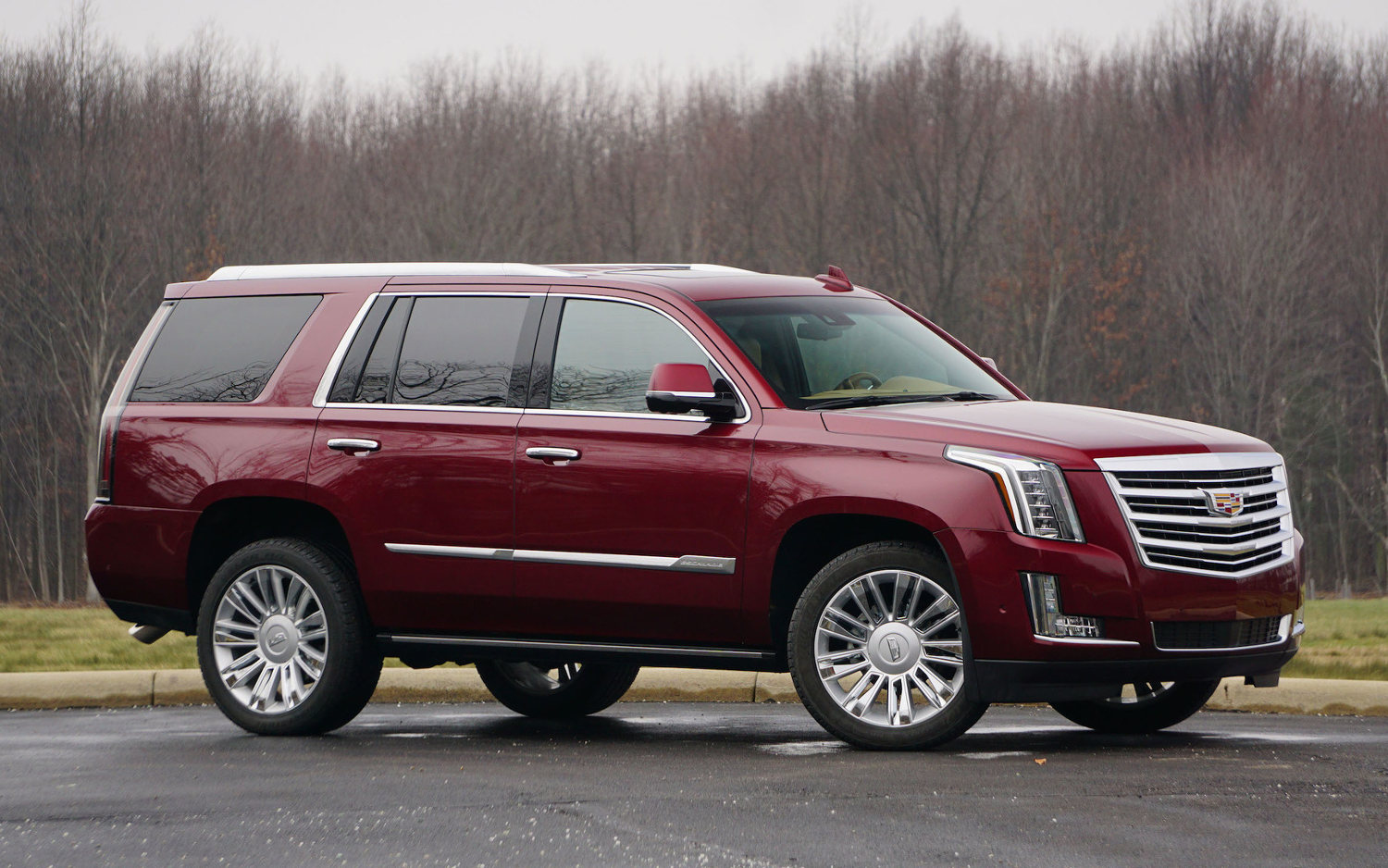 Comparison cadillac escalade luxury 2017 vs gmc yukon xl 2016